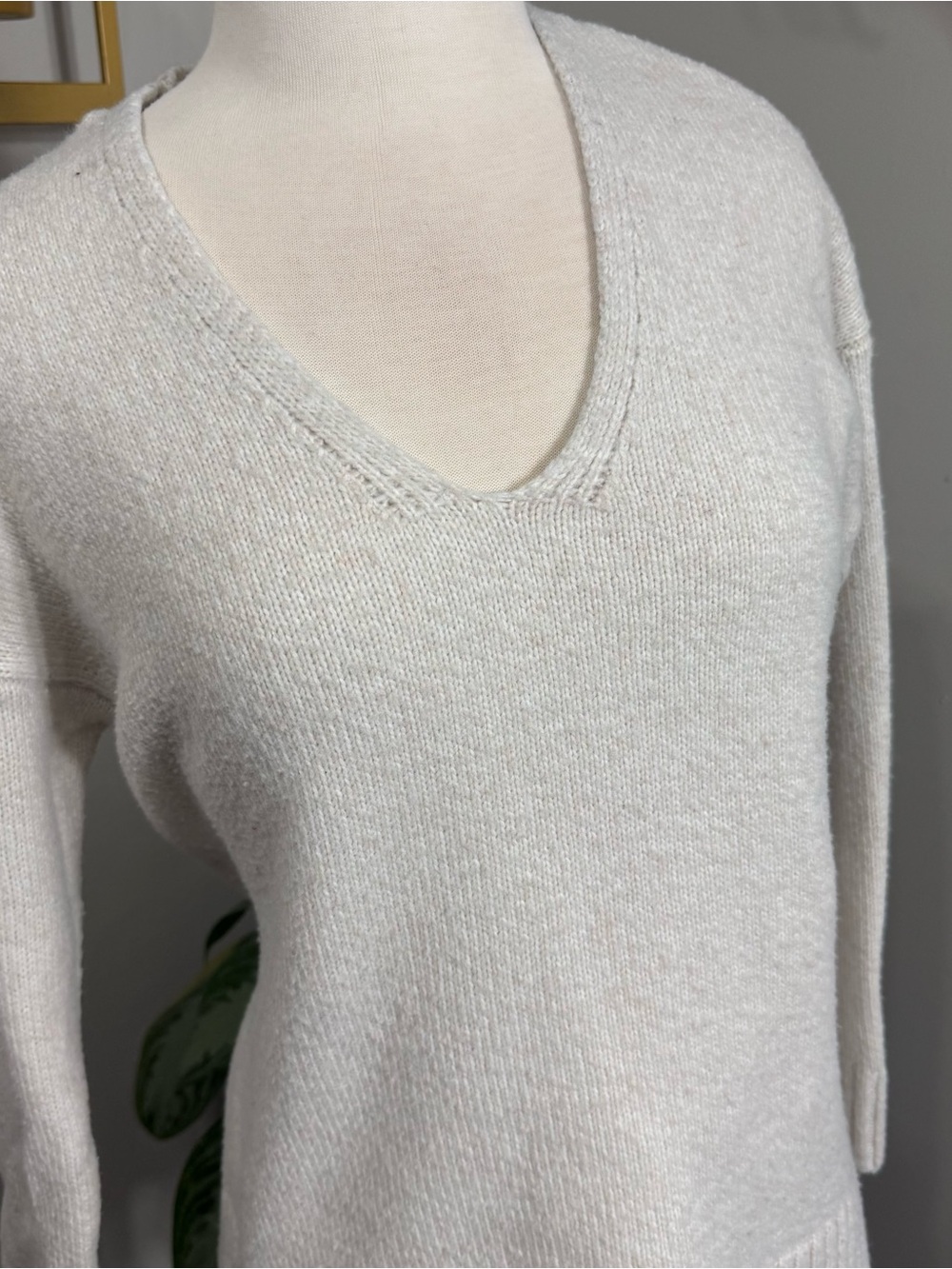 For the Republic Women’s S/P Ivory V-Neck Oversized Knit Sweater Ribbed Trim